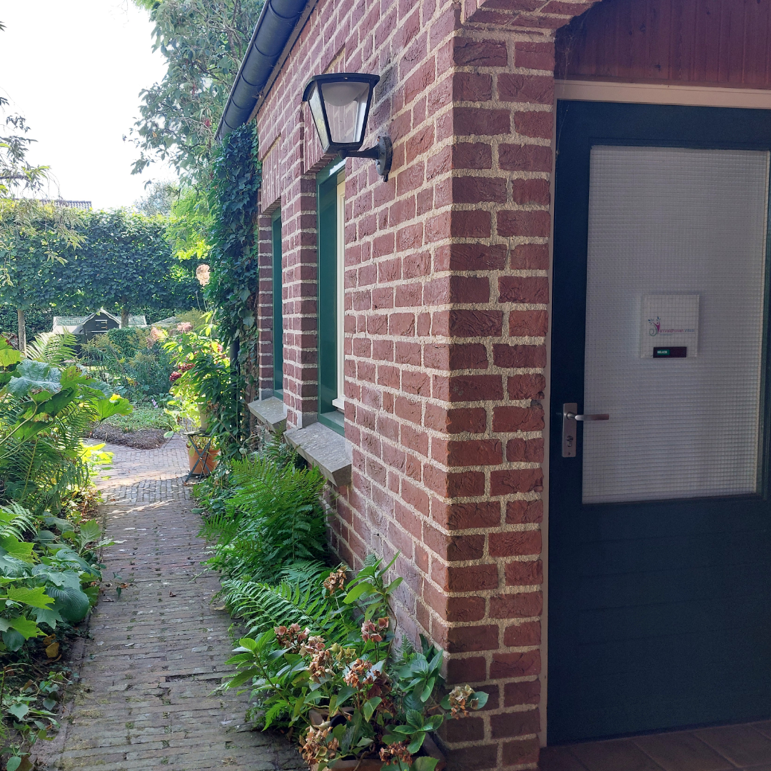 Socials Bibliocenter ingang met paadje_1